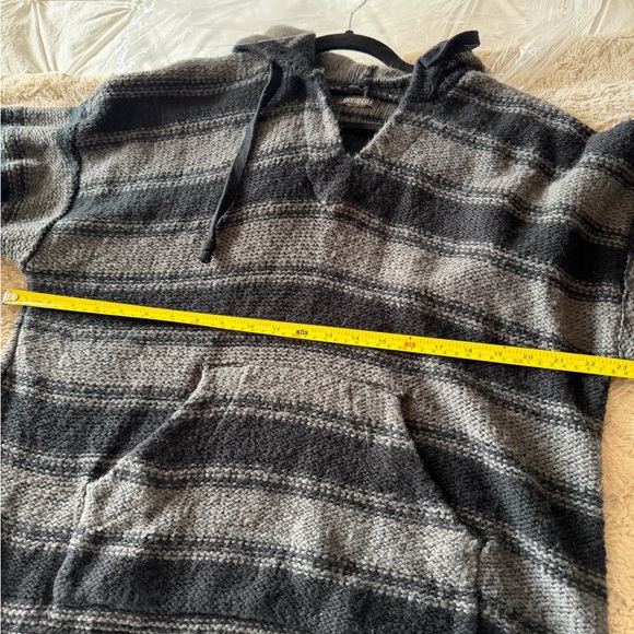 H&M Divided Knit Sweater in Gray and Black - Picture 6 of 8